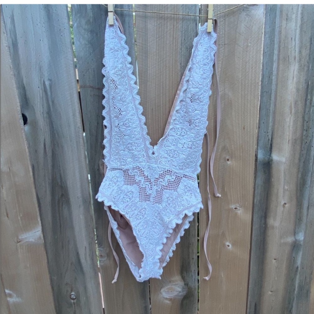 Nightcap Clothing Lima One Piece V Plunge Lace Swimwear Bodysuit size 1